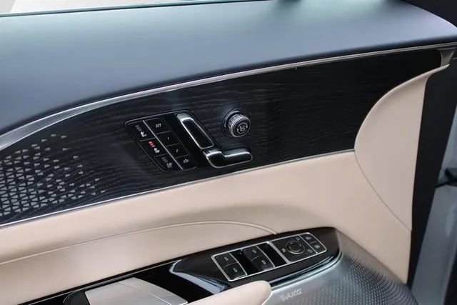 Used 2024 Cadillac Lyriq Luxury w/ Nappa Leather Package image 17