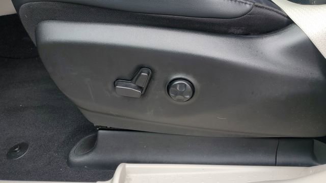 Certified 2024 Chrysler Pacifica Touring-L image 22
