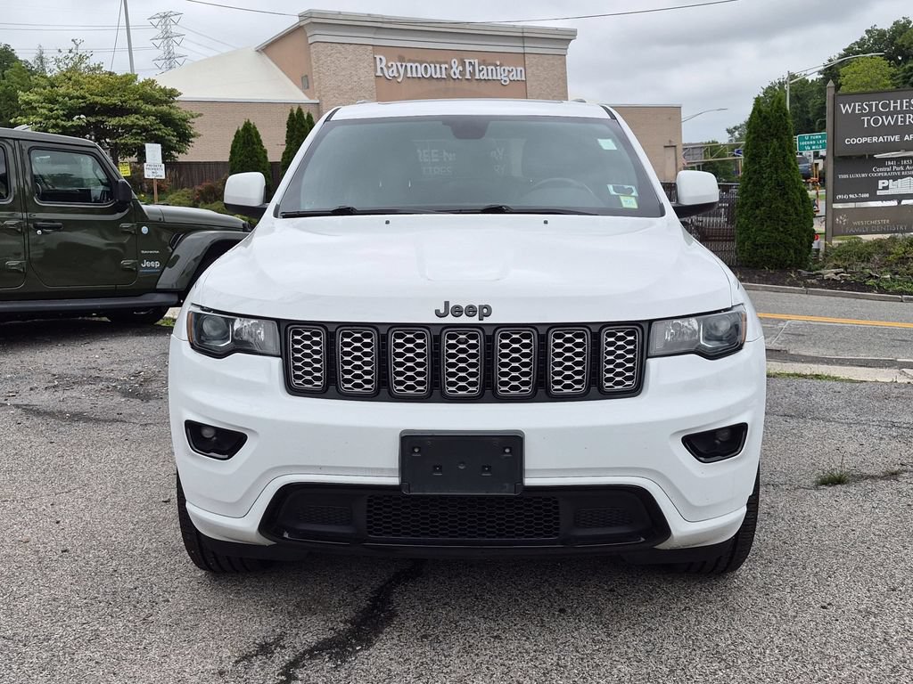 Used 2021 Jeep Grand Cherokee Laredo X AWD/4WD image 2