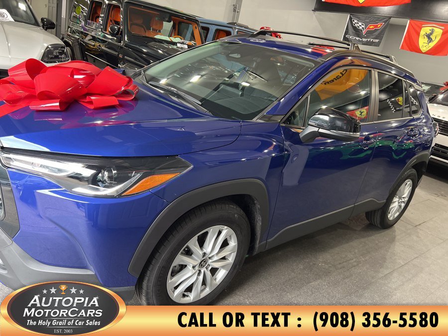Used 2025 Toyota Corolla Cross LE w/ Moonroof Package FWD image 3