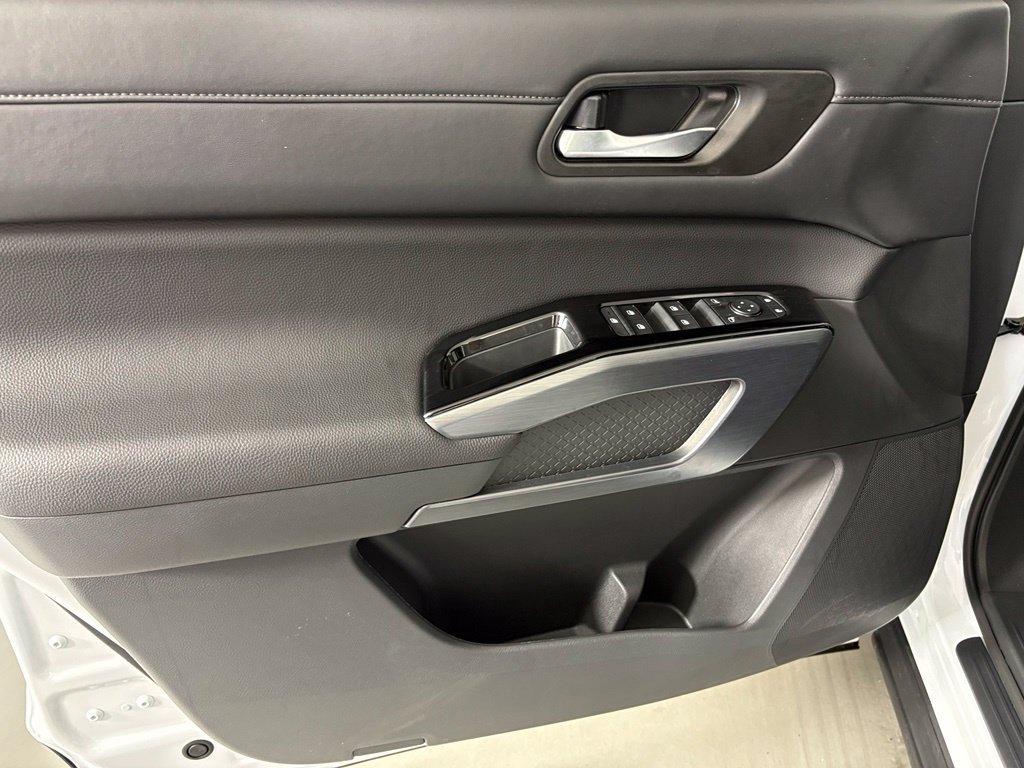 New 2026 Nissan Pathfinder SL FWD image 14