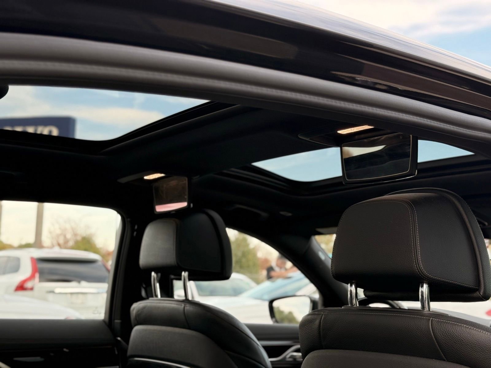 Used 2019 BMW 740i w/ M Sport Package image 26