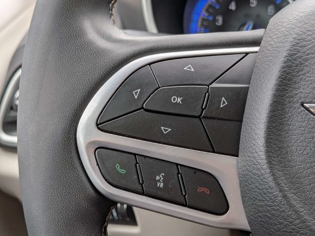 Used 2024 Chrysler Pacifica Touring-L FWD image 27