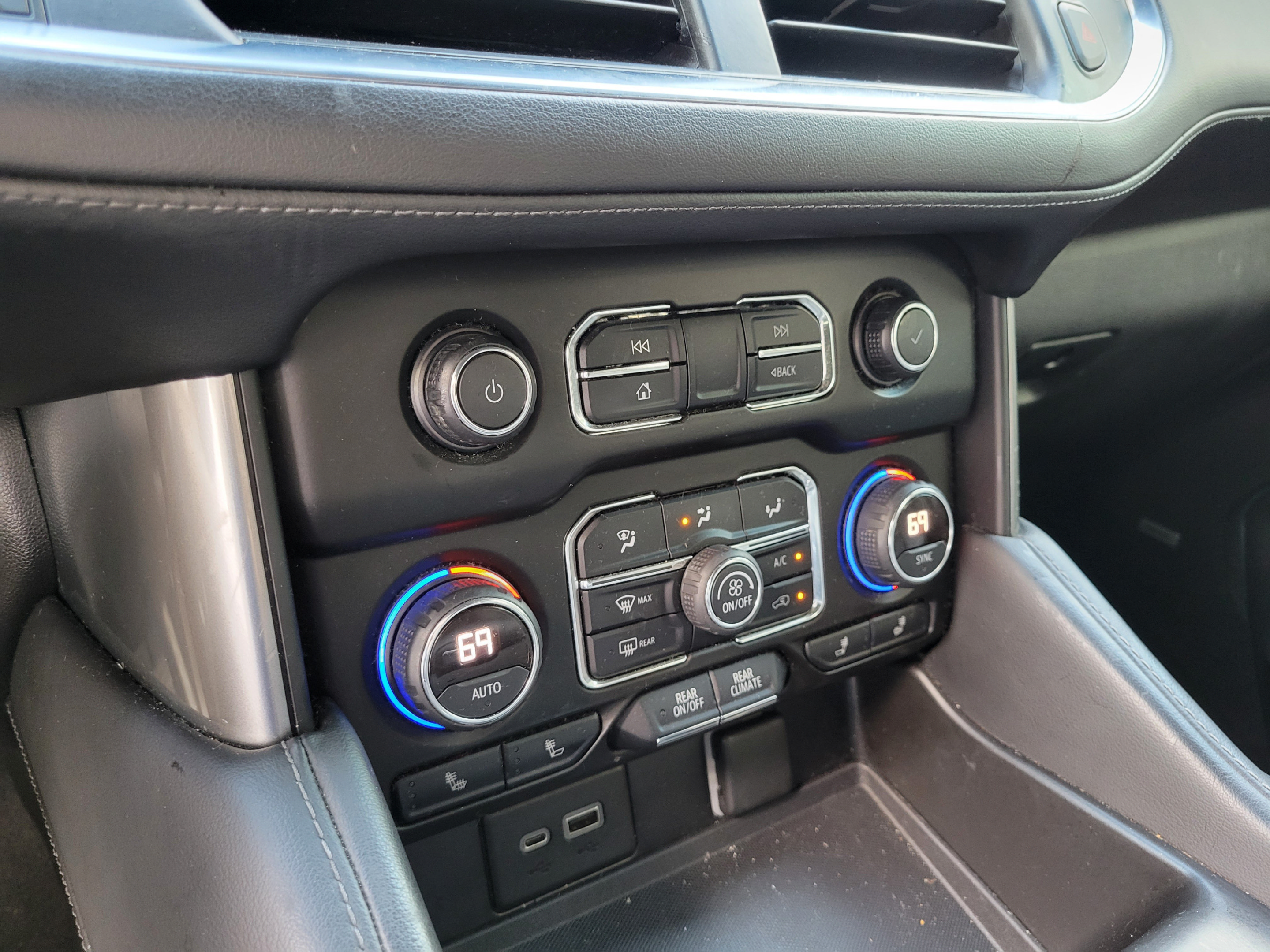 Used 2021 Chevrolet Tahoe Z71 w/ Rear Media and Nav Package AWD/4WD image 18