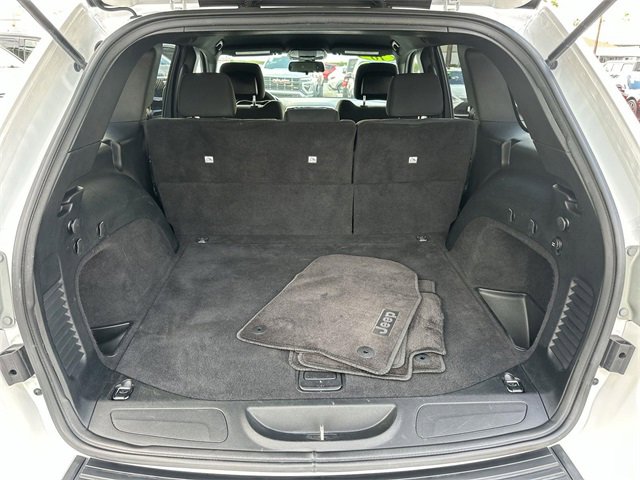 Used 2016 Jeep Grand Cherokee Laredo image 23