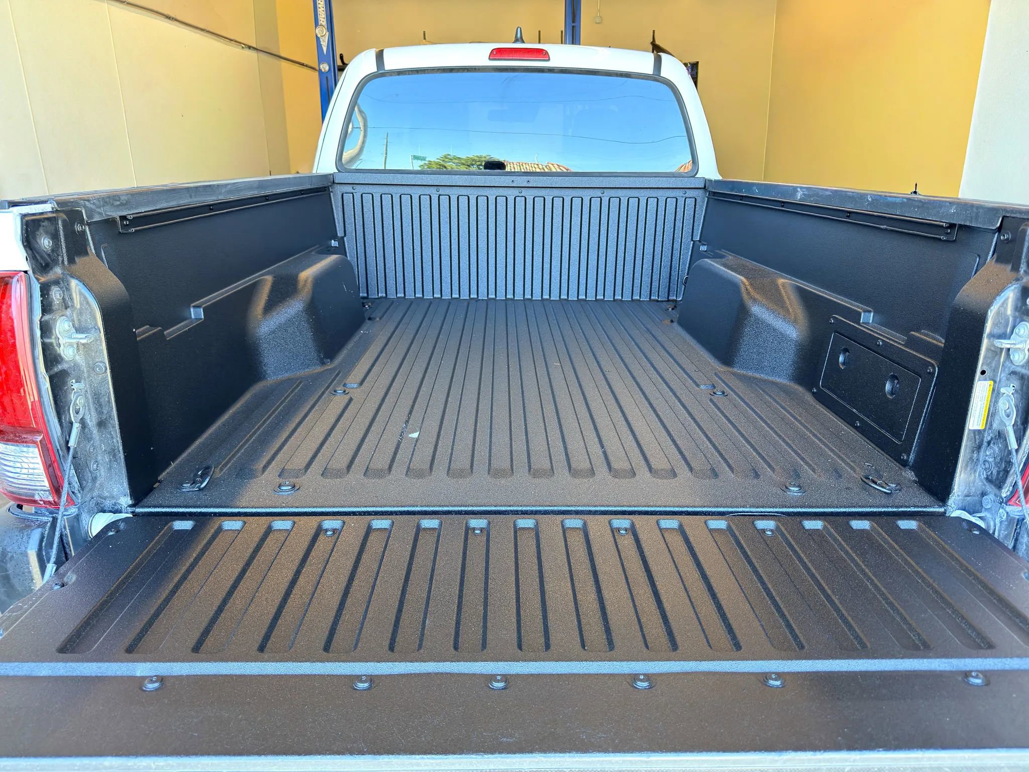 Used 2020 Toyota Tacoma SR image 7