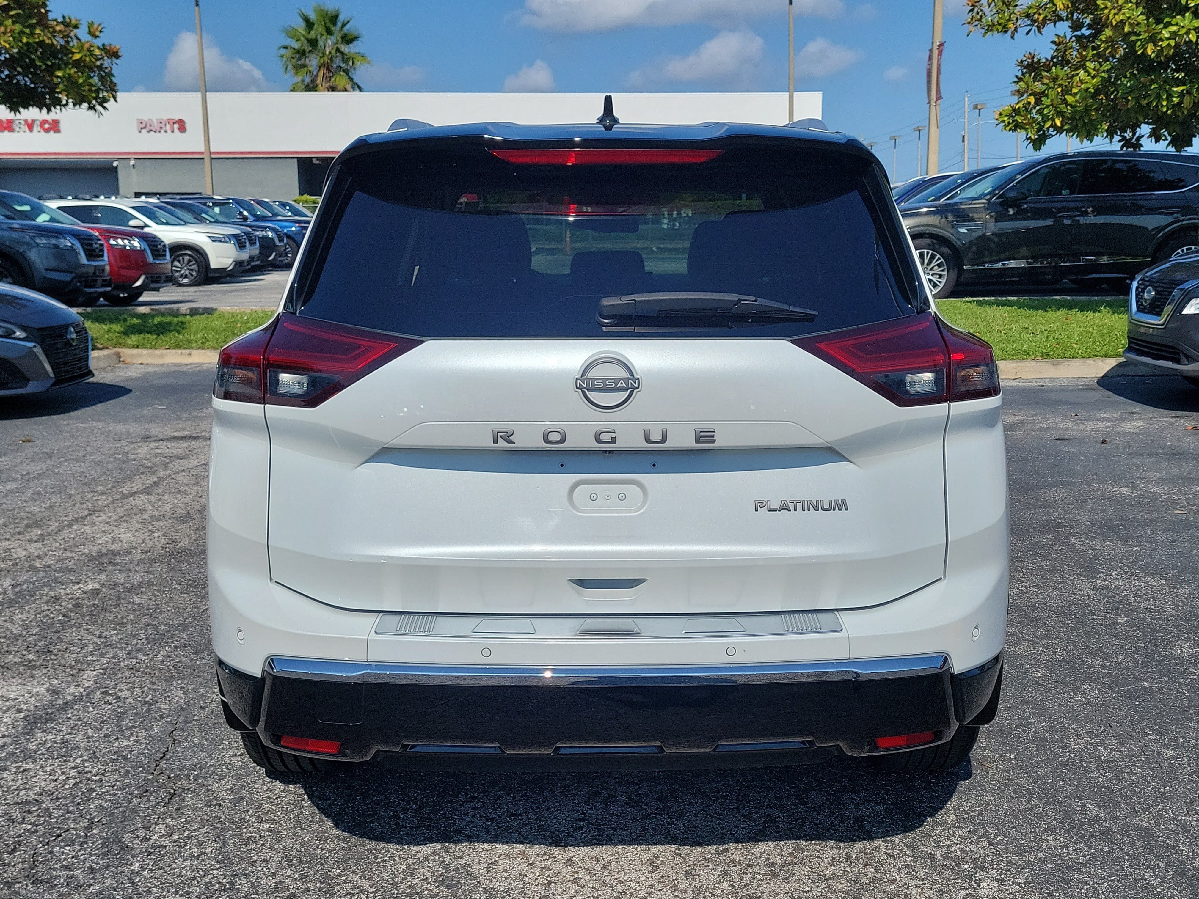 Certified 2024 Nissan Rogue Platinum FWD image 5