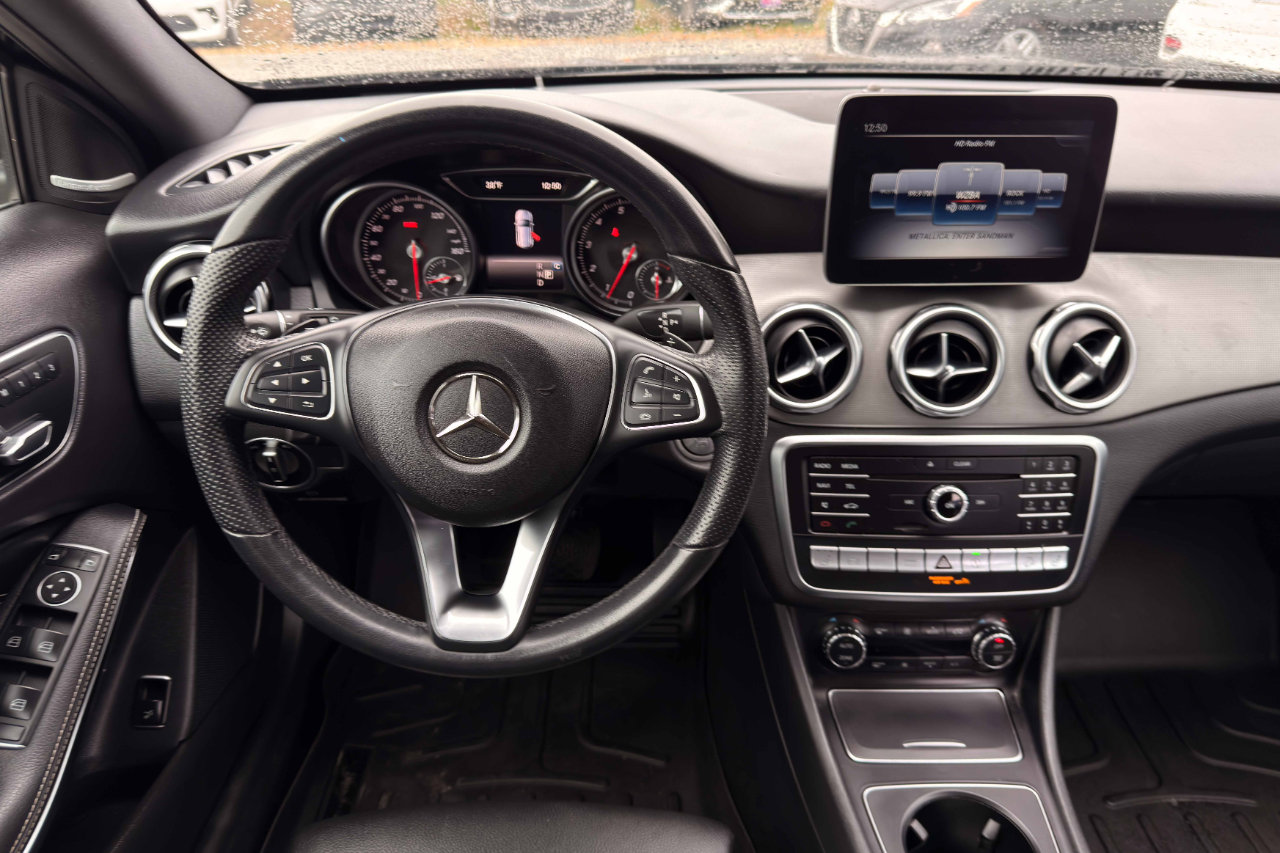 Used 2020 Mercedes-Benz GLA 250 4MATIC w/ Premium Package image 12