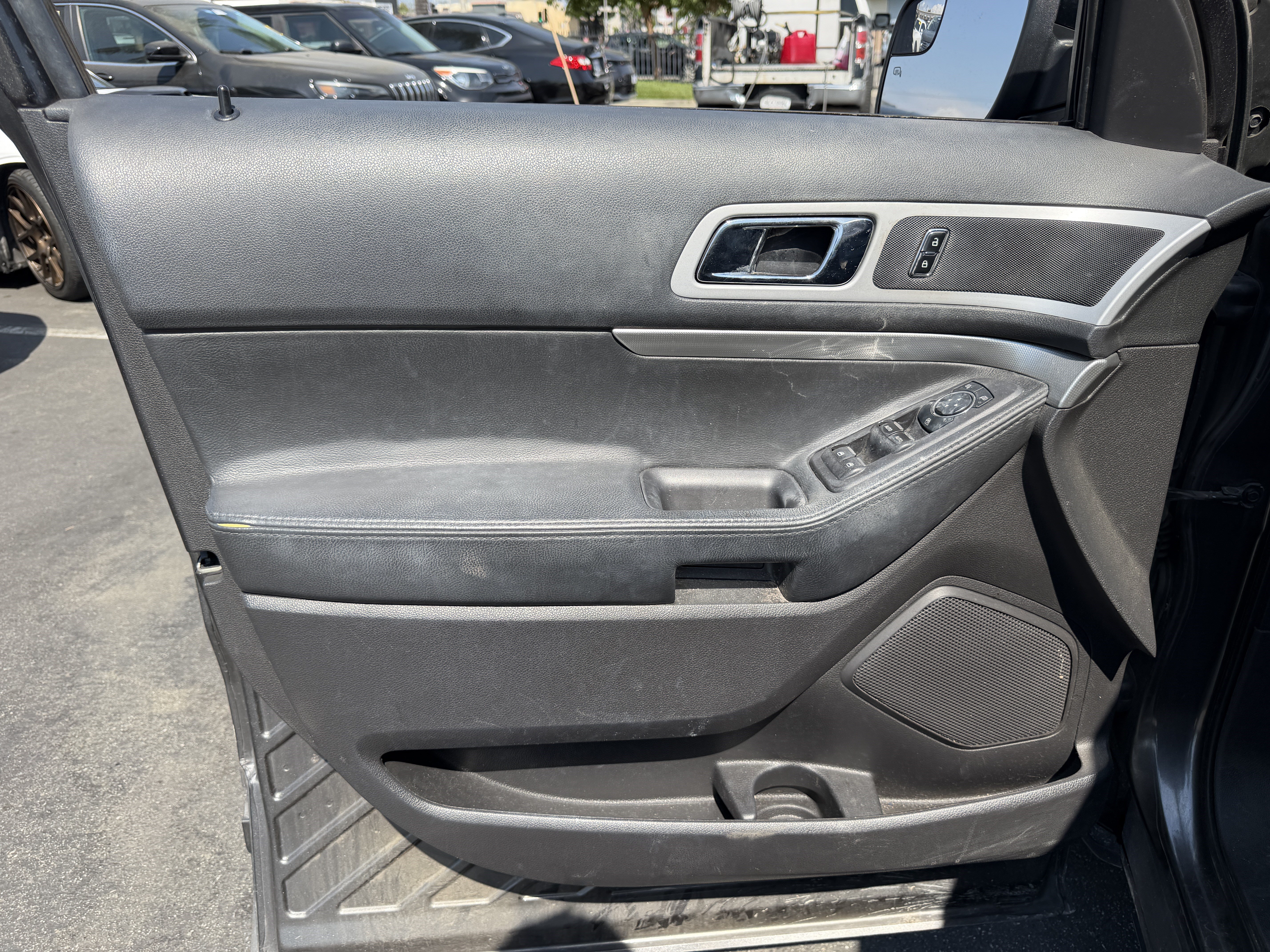 Used 2015 Ford Explorer XLT w/ Equipment Group 202A FWD image 10