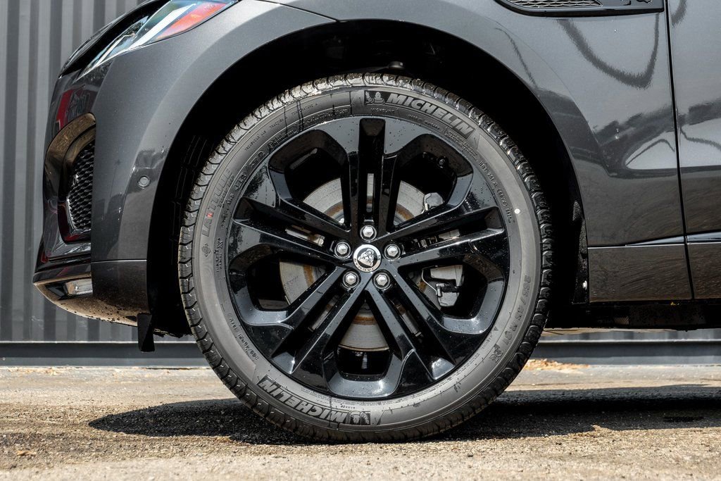 New 2026 Jaguar F-PACE R-Dynamic S image 4