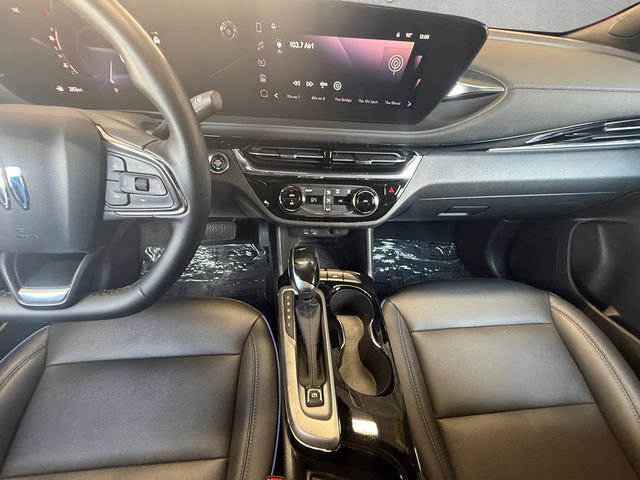 Used 2025 Buick Envista Sport Touring FWD image 3