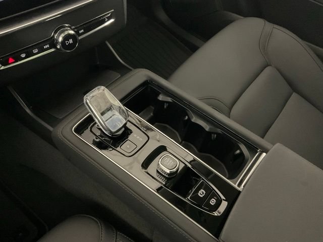 Certified 2025 Volvo XC90 B6 Plus w/ Protection Package Premier AWD/4WD image 15