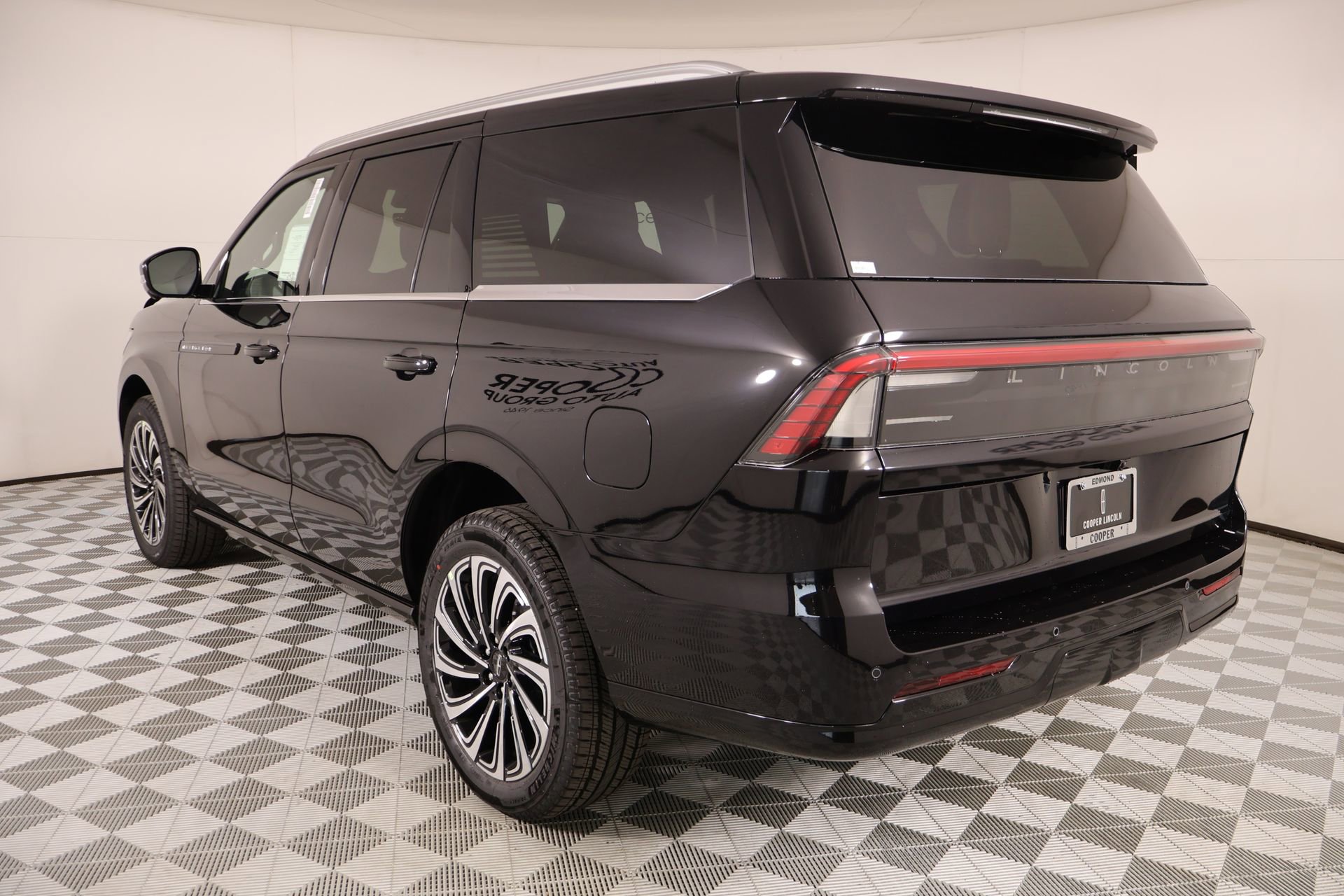 New 2026 Lincoln Navigator Black Label AWD/4WD image 24