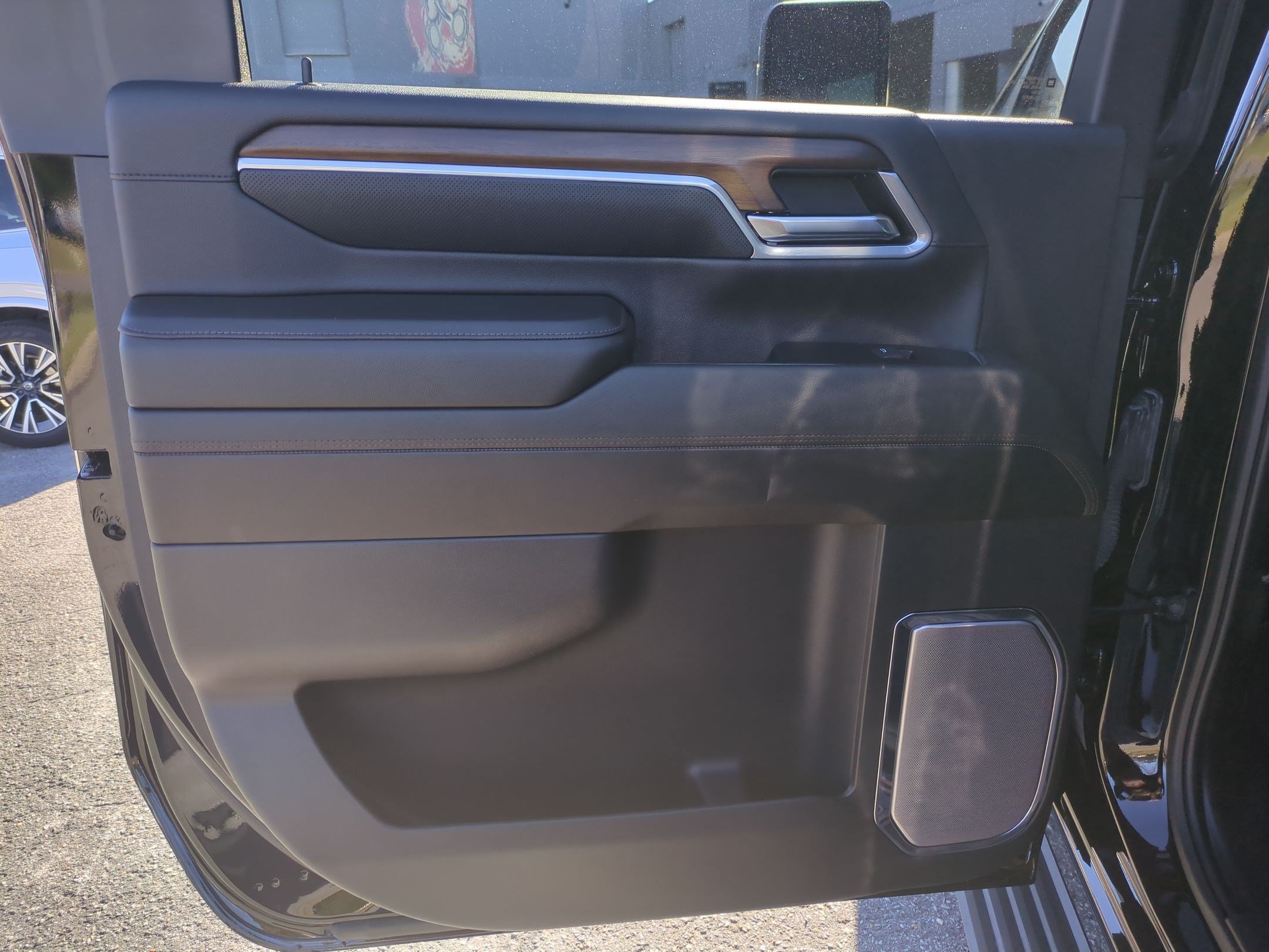 Used 2024 Chevrolet Silverado 2500 High Country w/ High Country Premium Package AWD/4WD image 30