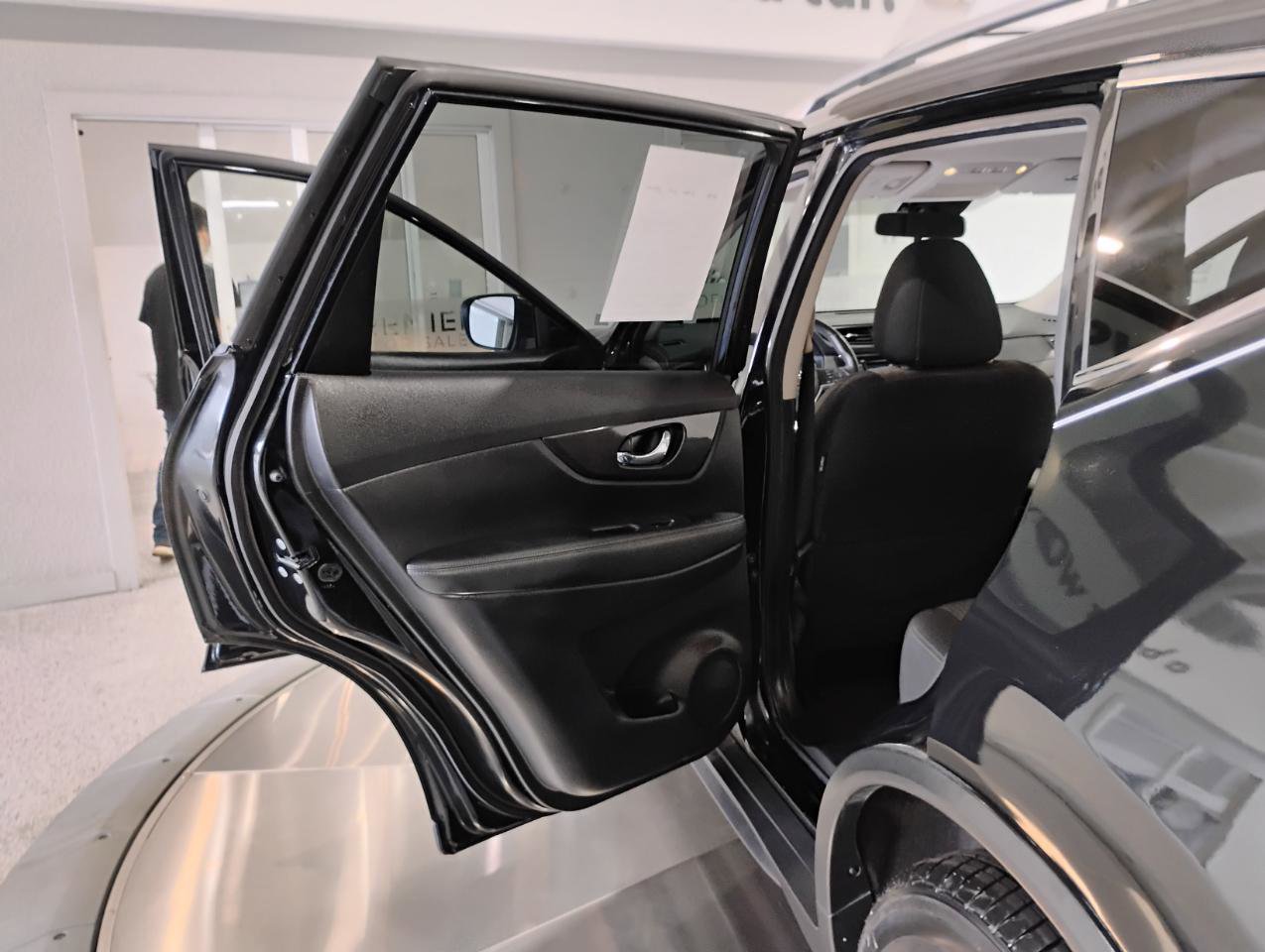 Used 2019 Nissan Rogue SV FWD image 41