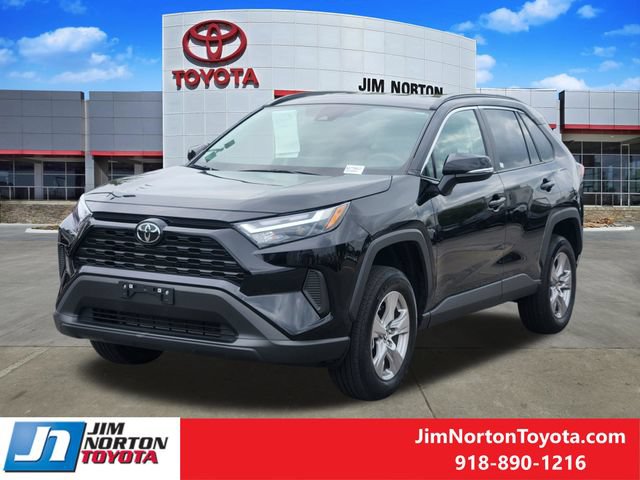 Used 2025 Toyota RAV4 XLE FWD image 3