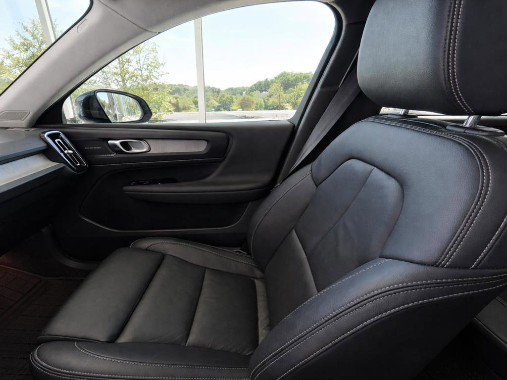 Used 2024 Volvo XC40 B5 Plus w/ Protection Package Premier AWD/4WD image 11