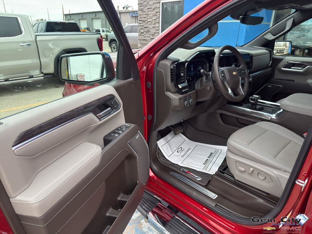 Used 2024 Chevrolet Silverado 1500 LTZ w/ LTZ Premium Package image 15