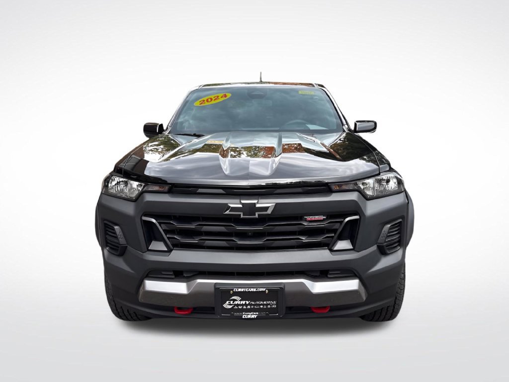 Used 2024 Chevrolet Colorado Trail Boss w/ Technology Package AWD/4WD image 2