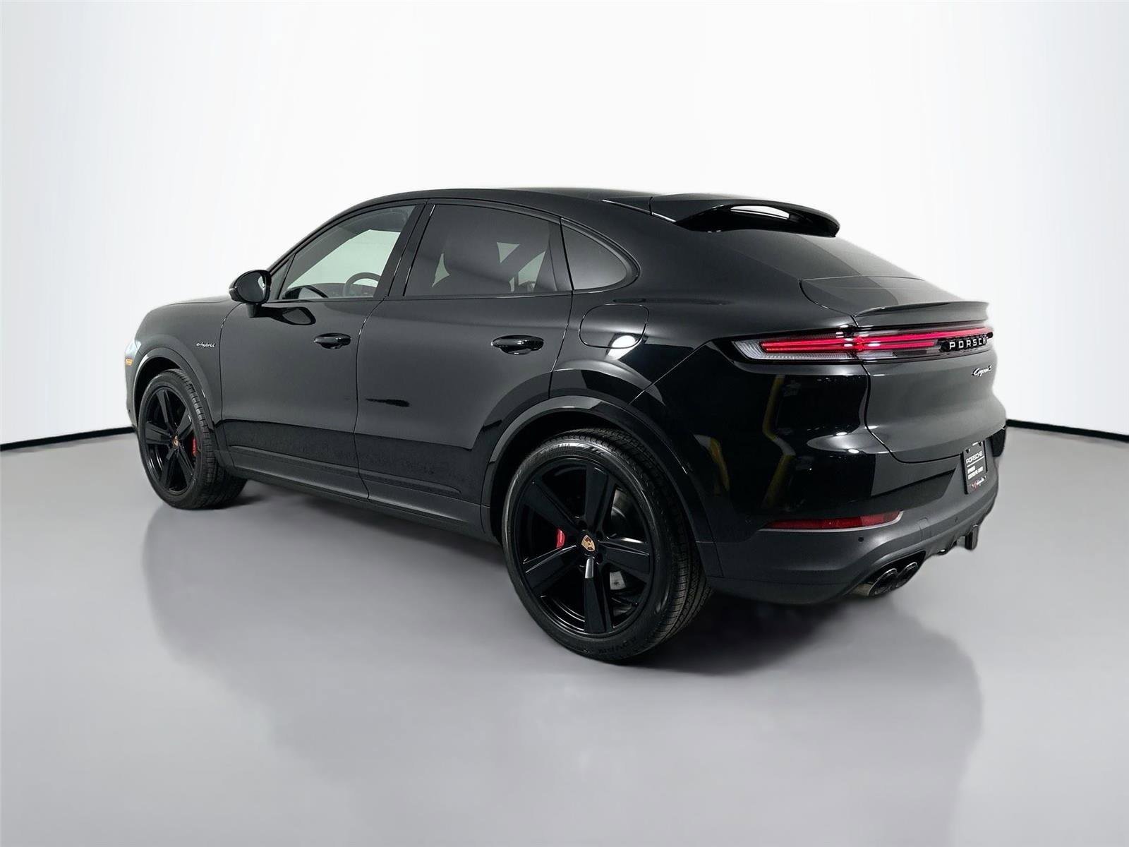 Certified 2025 Porsche Cayenne S AWD/4WD image 3