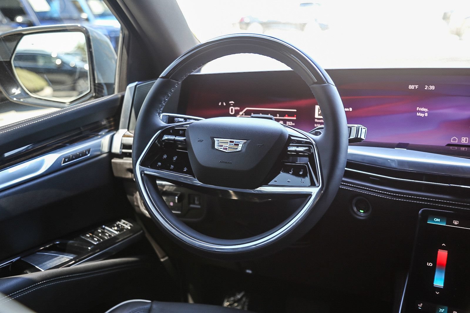 Used 2025 Cadillac Escalade ESV Premium Luxury w/ LPO, Floor Liner Package AWD/4WD image 13