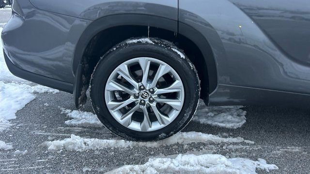Used 2023 Toyota Highlander Limited image 10