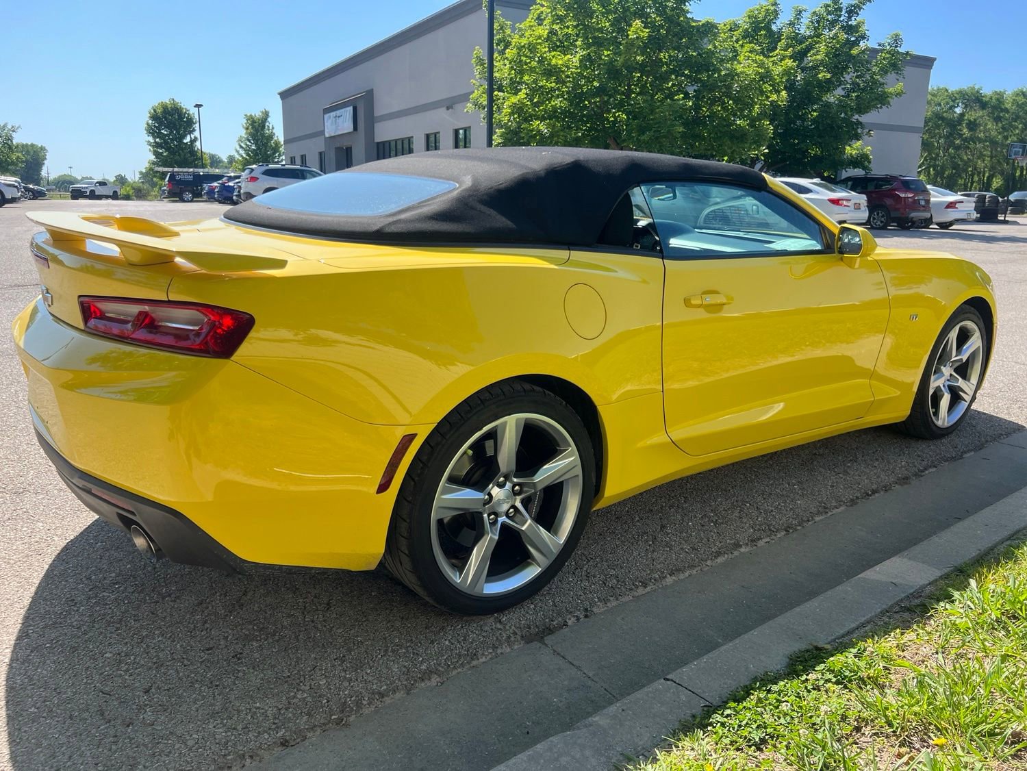 Used 2017 Chevrolet Camaro SS RWD image 5