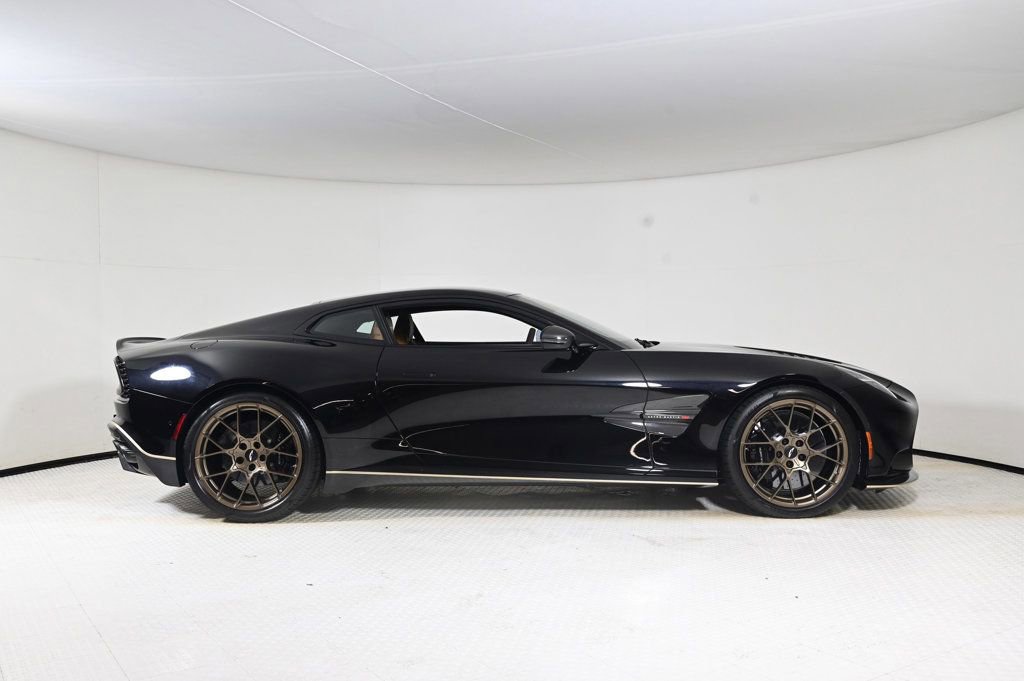 Used 2025 Aston Martin Vanquish image 18