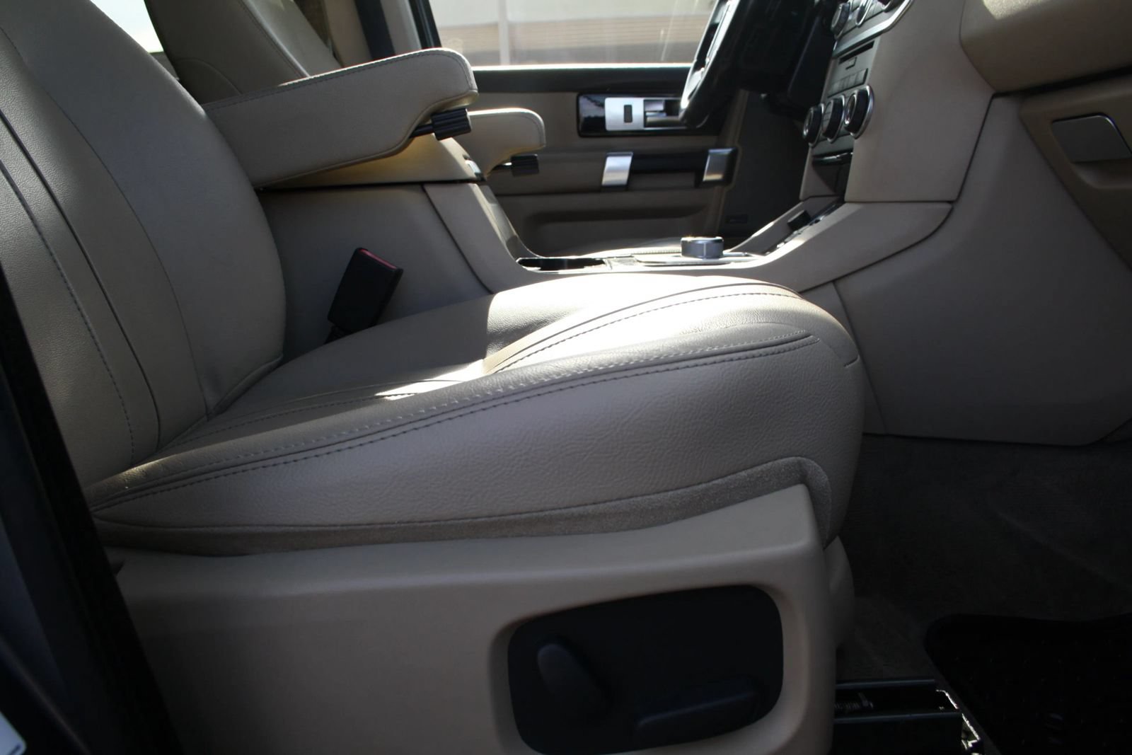 Used 2016 Land Rover LR4 HSE AWD/4WD image 26