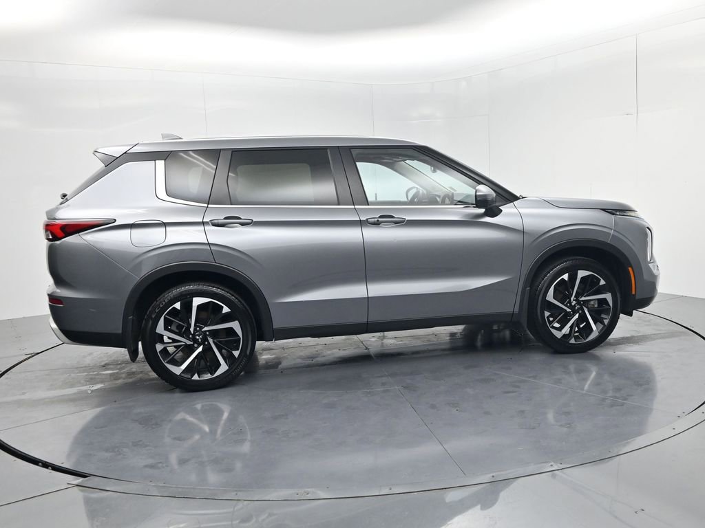 Used 2024 Mitsubishi Outlander SE image 8