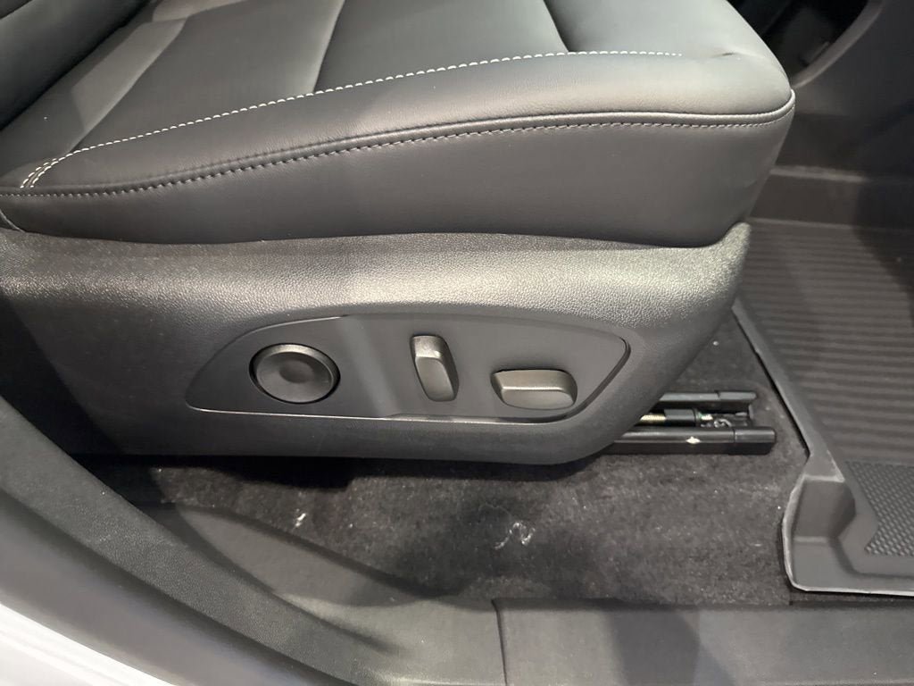 New 2025 GMC Acadia Elevation w/ Elevation Premium Package AWD/4WD image 13