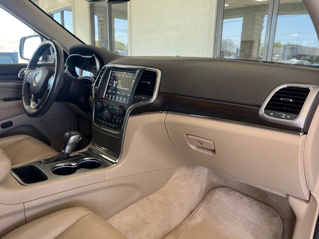 Used 2018 Jeep Grand Cherokee Overland RWD image 25