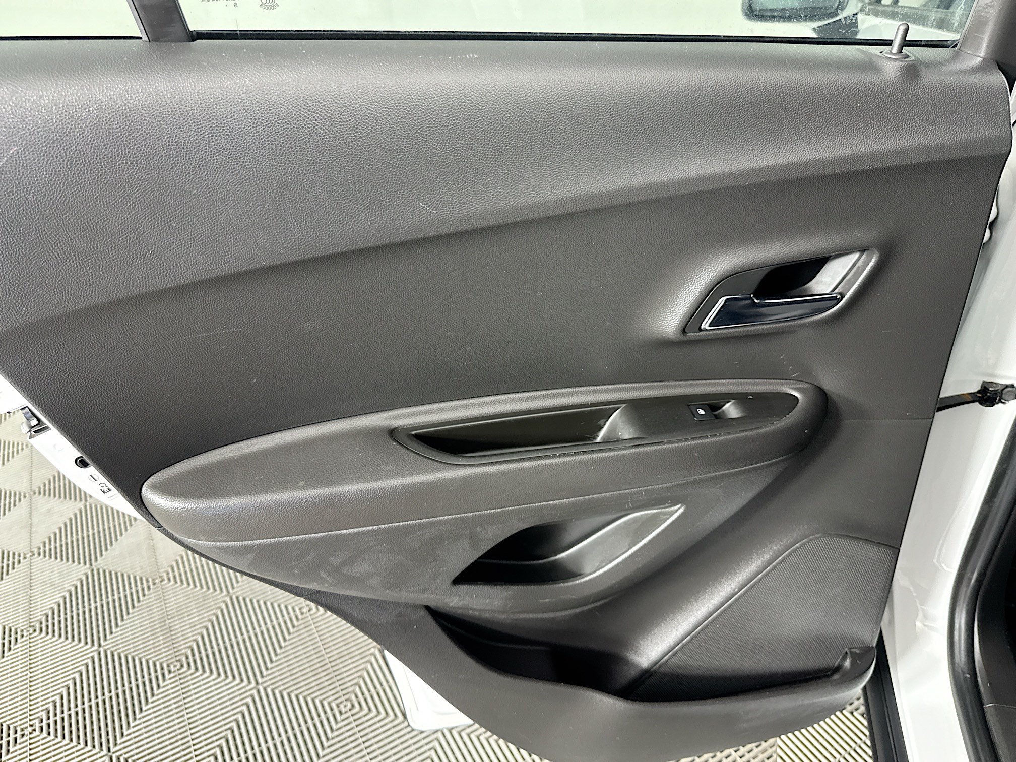 Used 2020 Chevrolet Trax LS FWD image 22