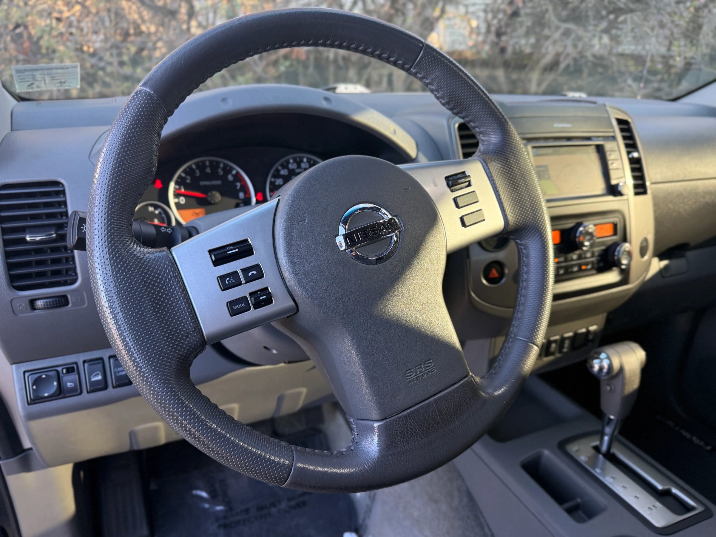 Used 2014 Nissan Frontier SL image 23