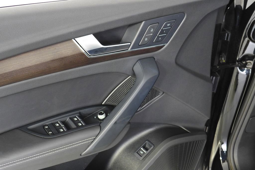 Used 2023 Audi Q5 Prestige w/ Prestige Package image 12