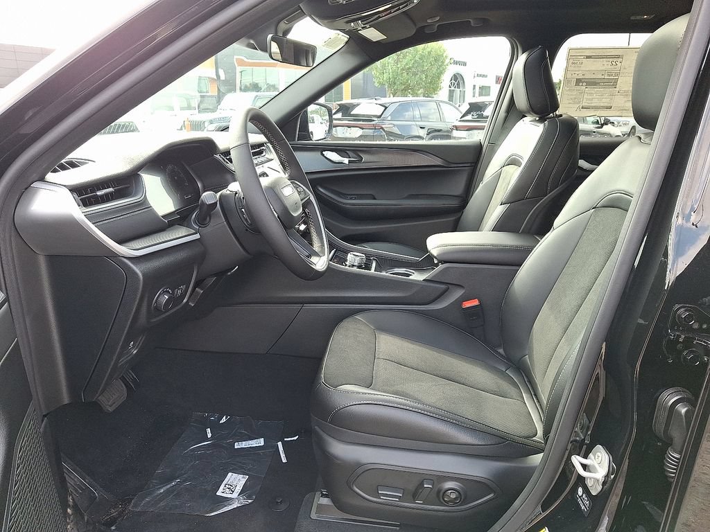 New 2025 Jeep Grand Cherokee Altitude AWD/4WD image 6