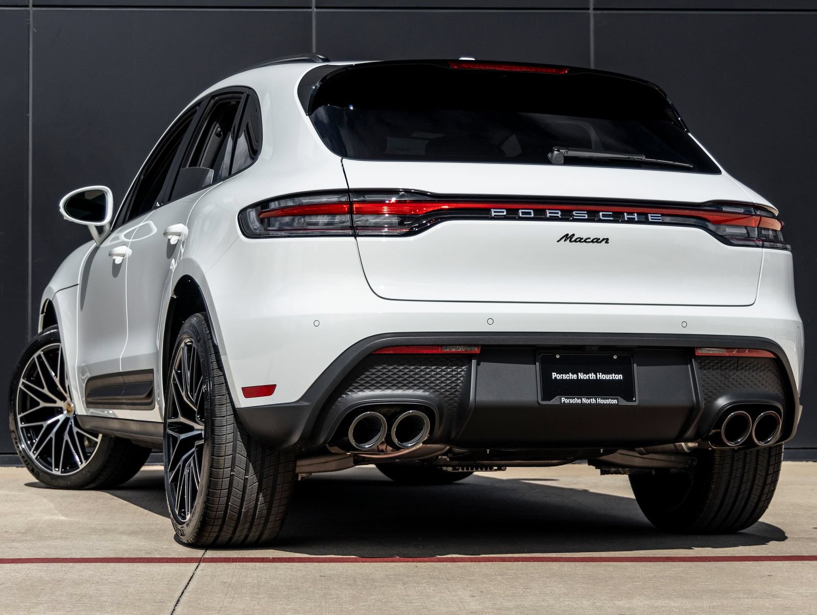 Certified 2026 Porsche Macan AWD/4WD image 3