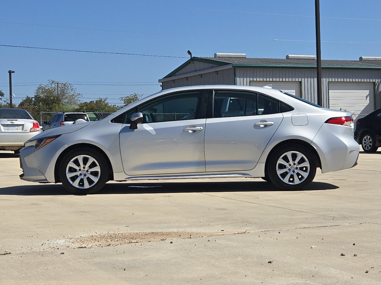 Used 2024 Toyota Corolla LE FWD image 2