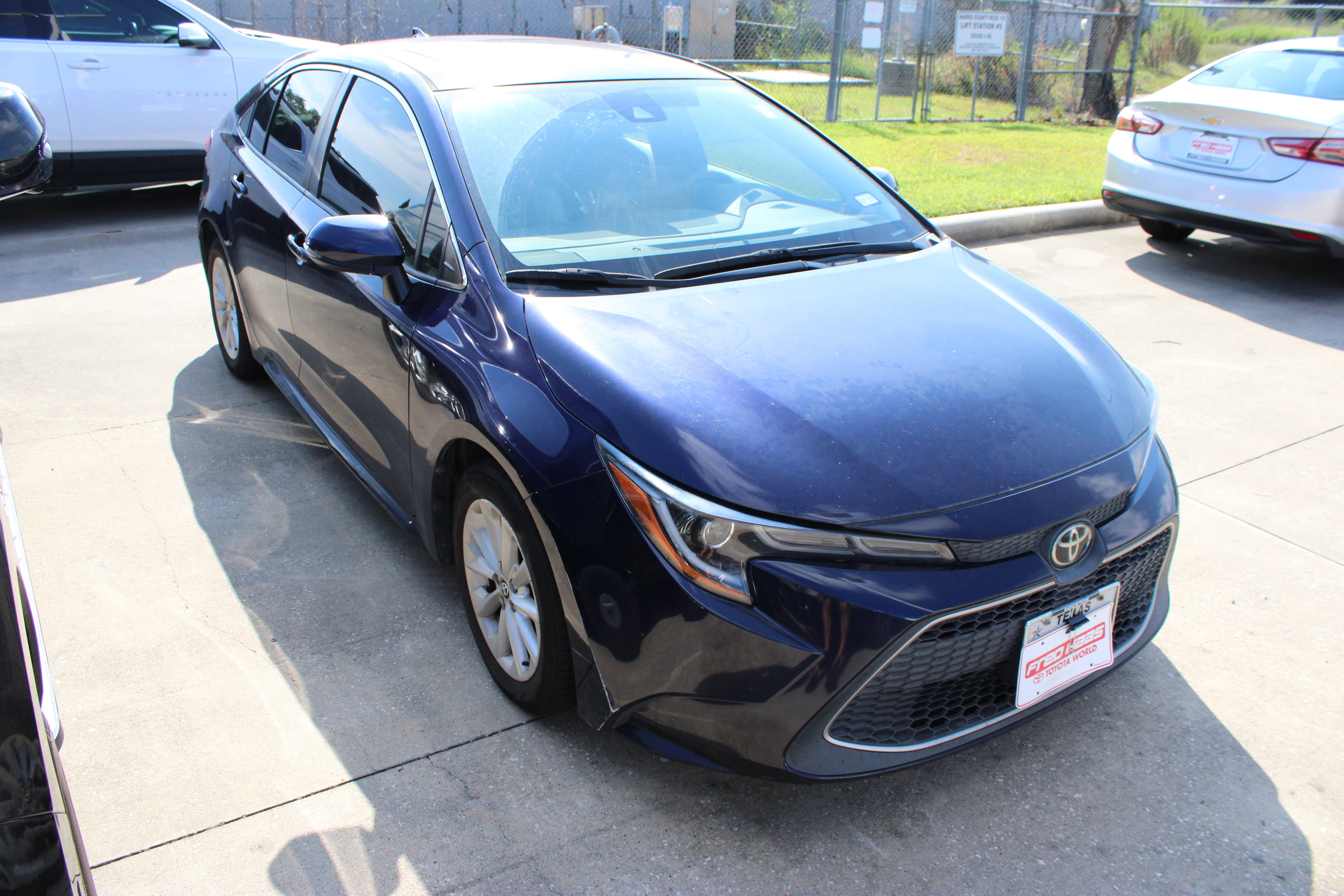 Used 2020 Toyota Corolla XLE FWD image 2
