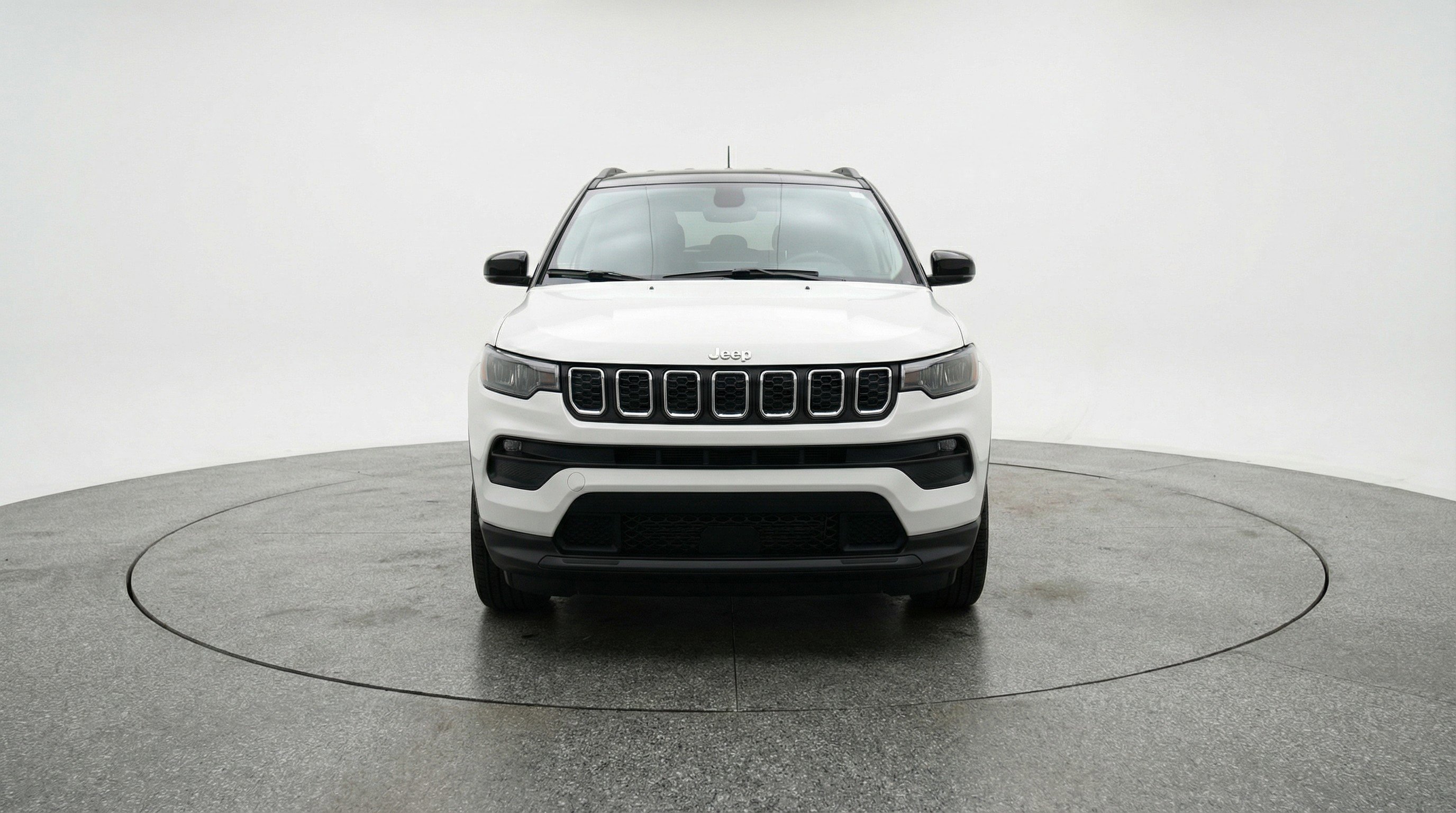 Used 2025 Jeep Compass Latitude image 2