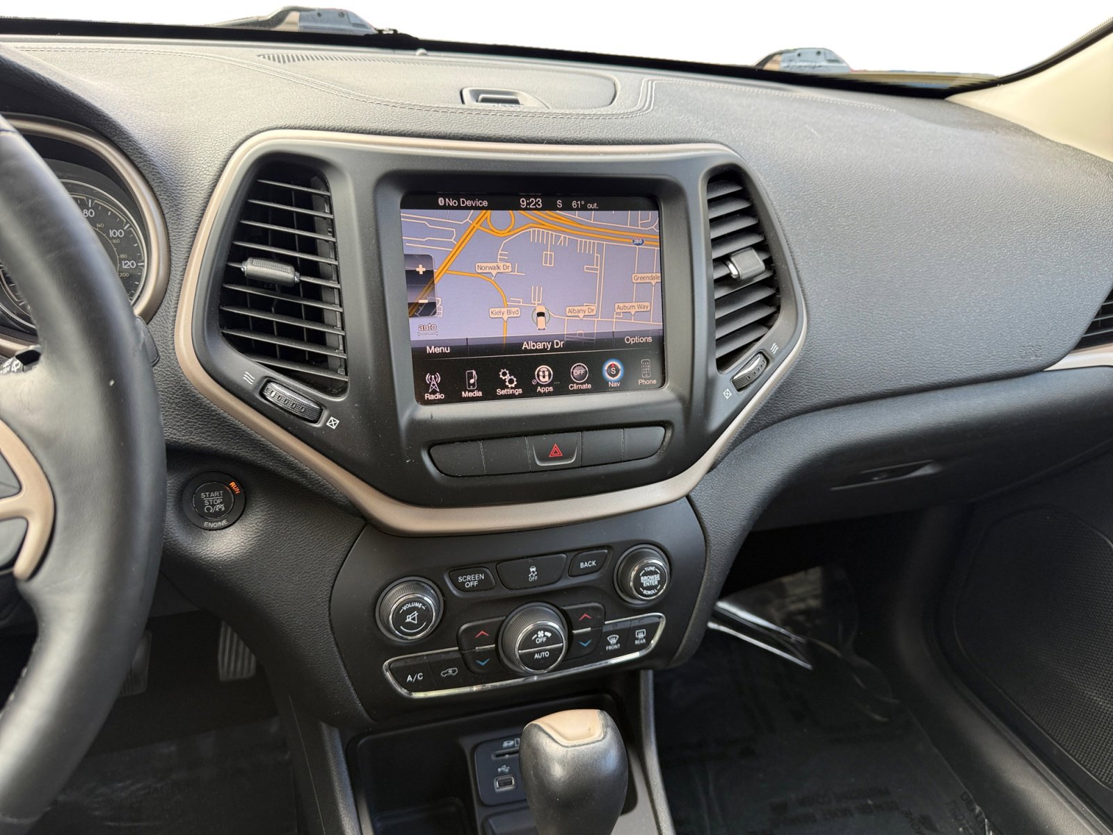 Used 2014 Jeep Cherokee Limited image 12