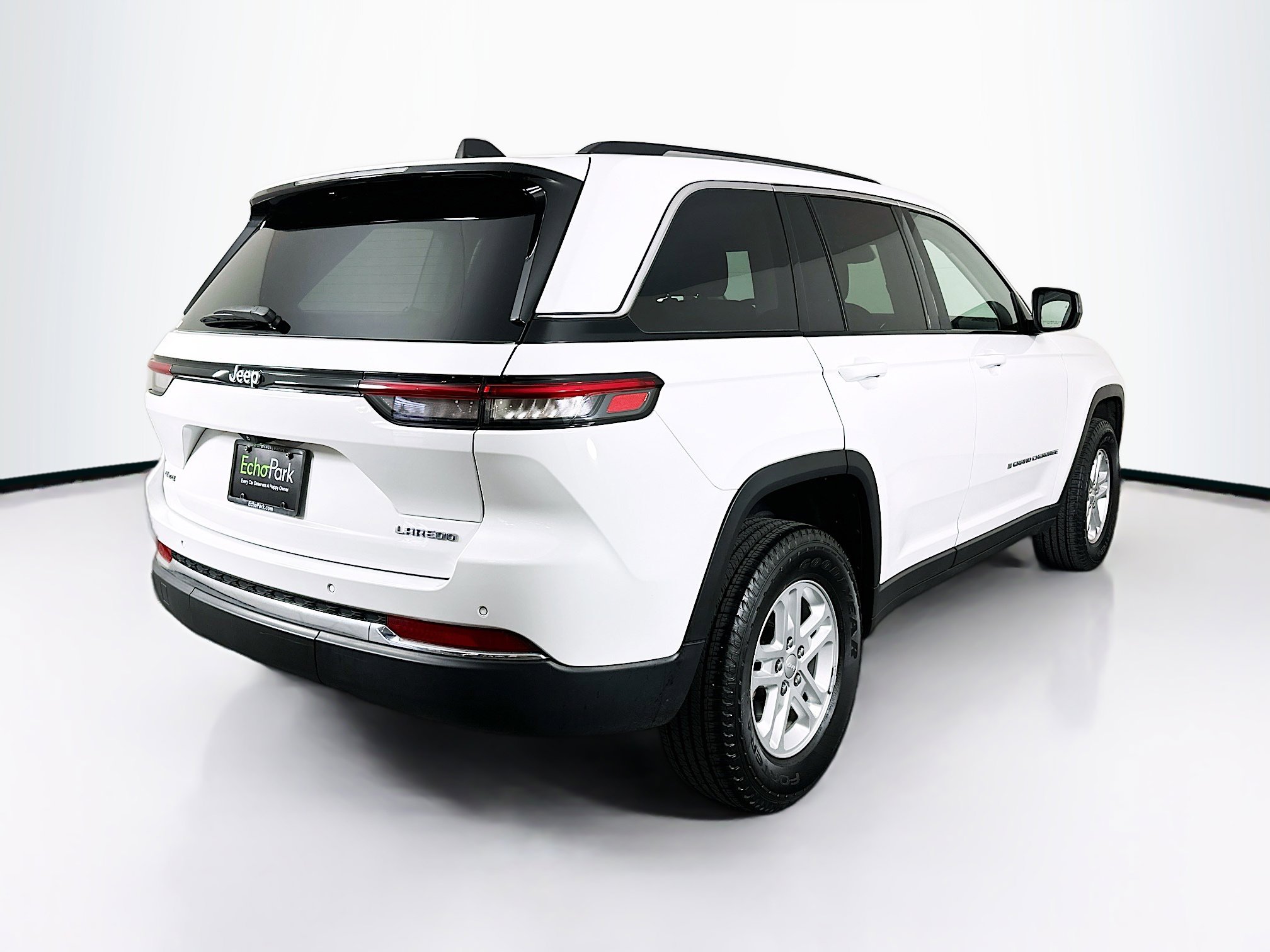 Used 2023 Jeep Grand Cherokee Laredo w/ Luxury Tech Group I AWD/4WD image 9