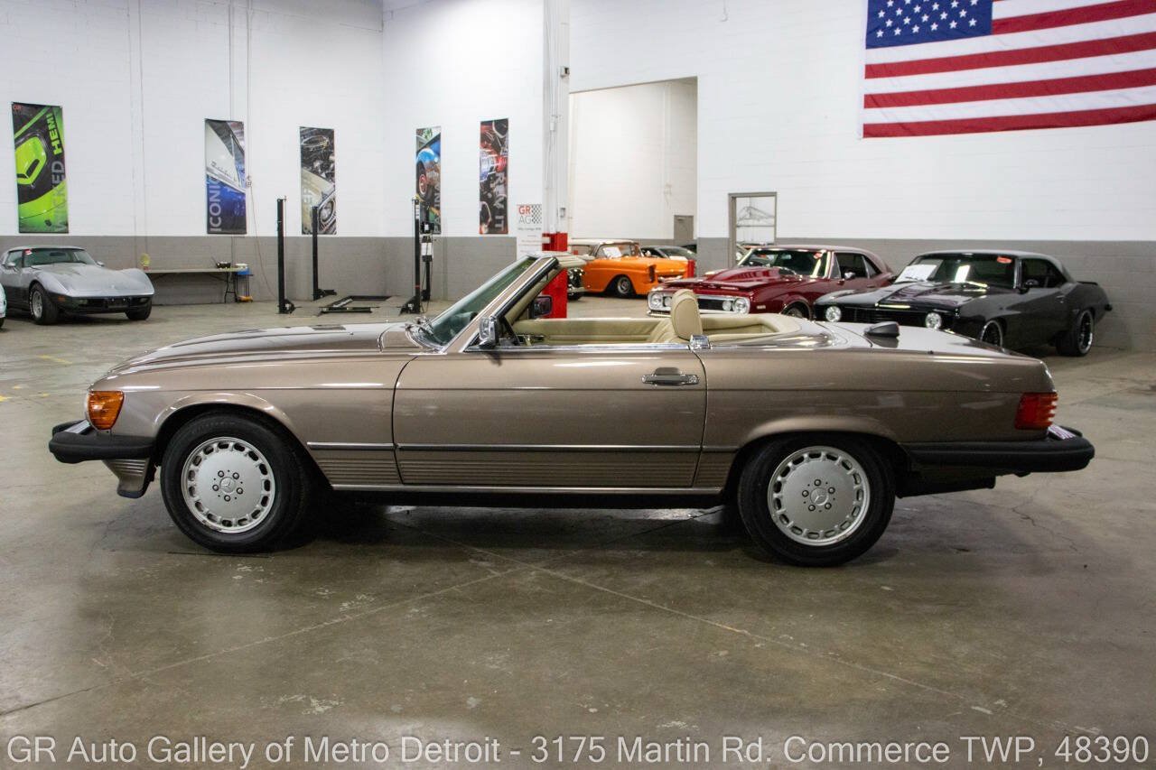Used 1987 Mercedes-Benz 560 SL image 5