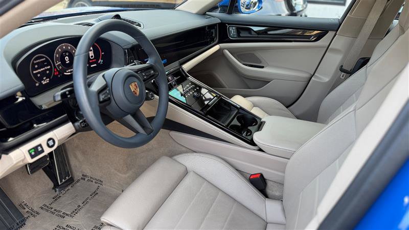 Used 2025 Porsche Panamera 4 image 10