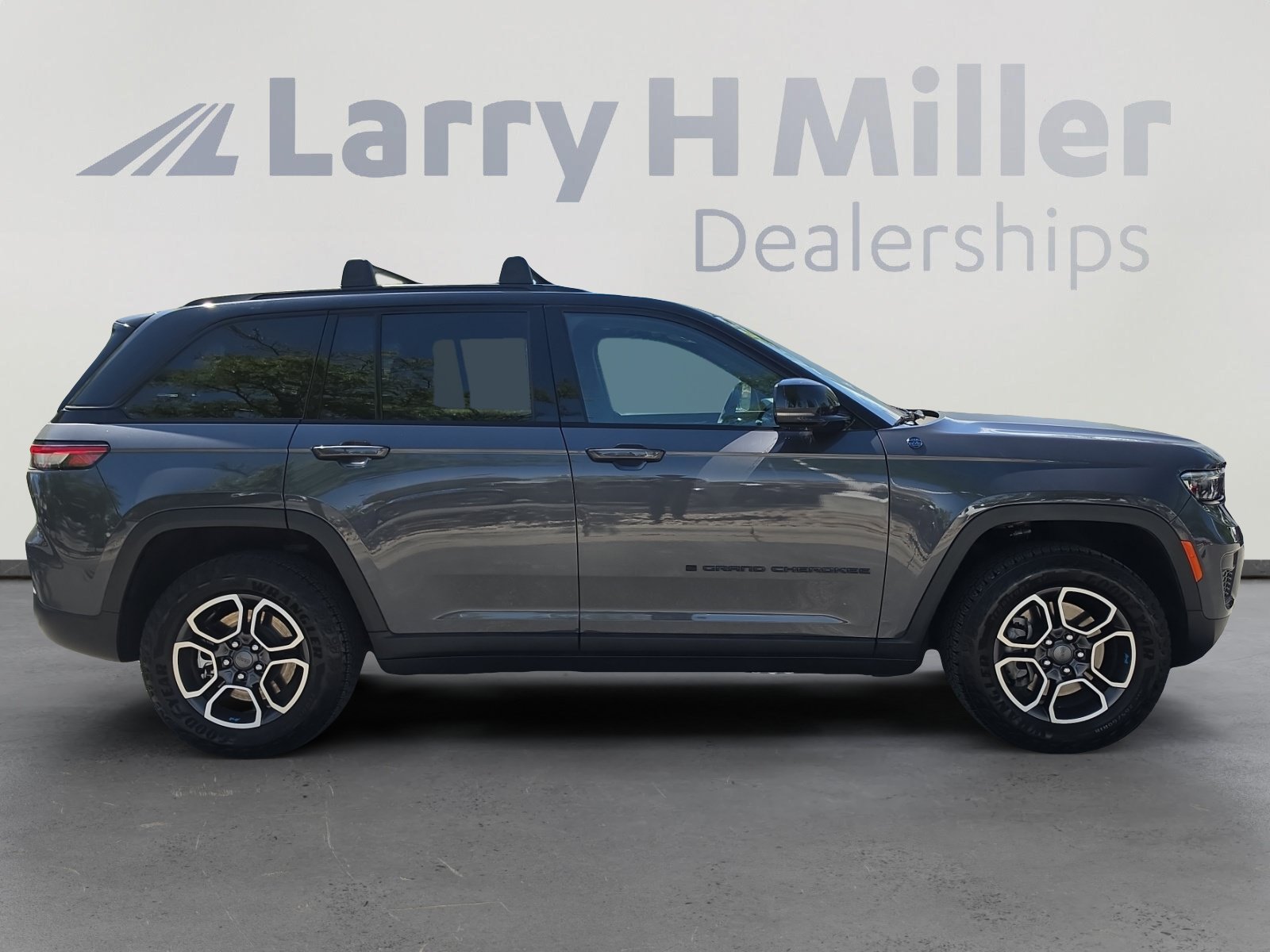 Used 2024 Jeep Grand Cherokee Trailhawk AWD/4WD image 6