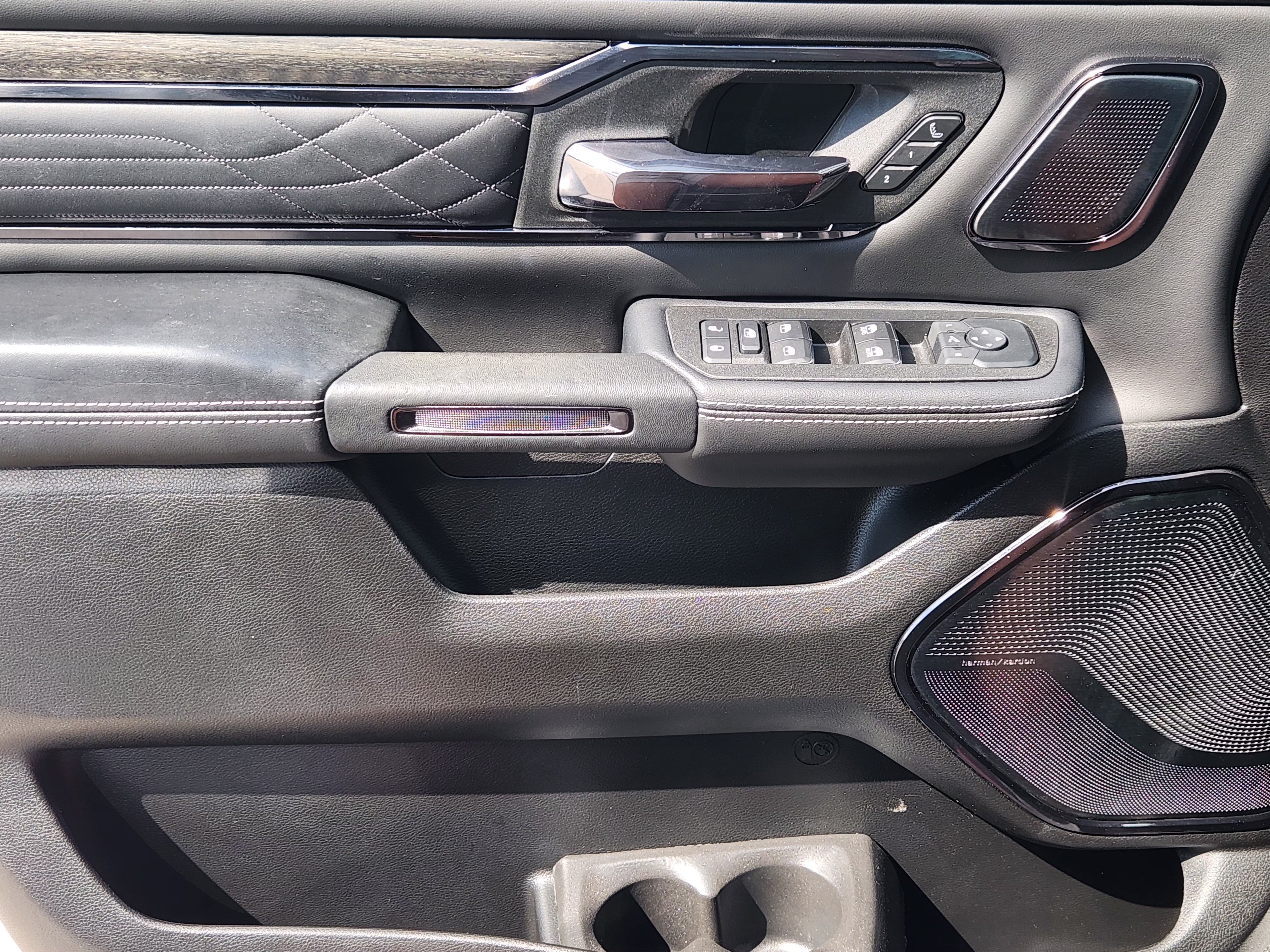 Used 2025 RAM 1500 Limited AWD/4WD image 26