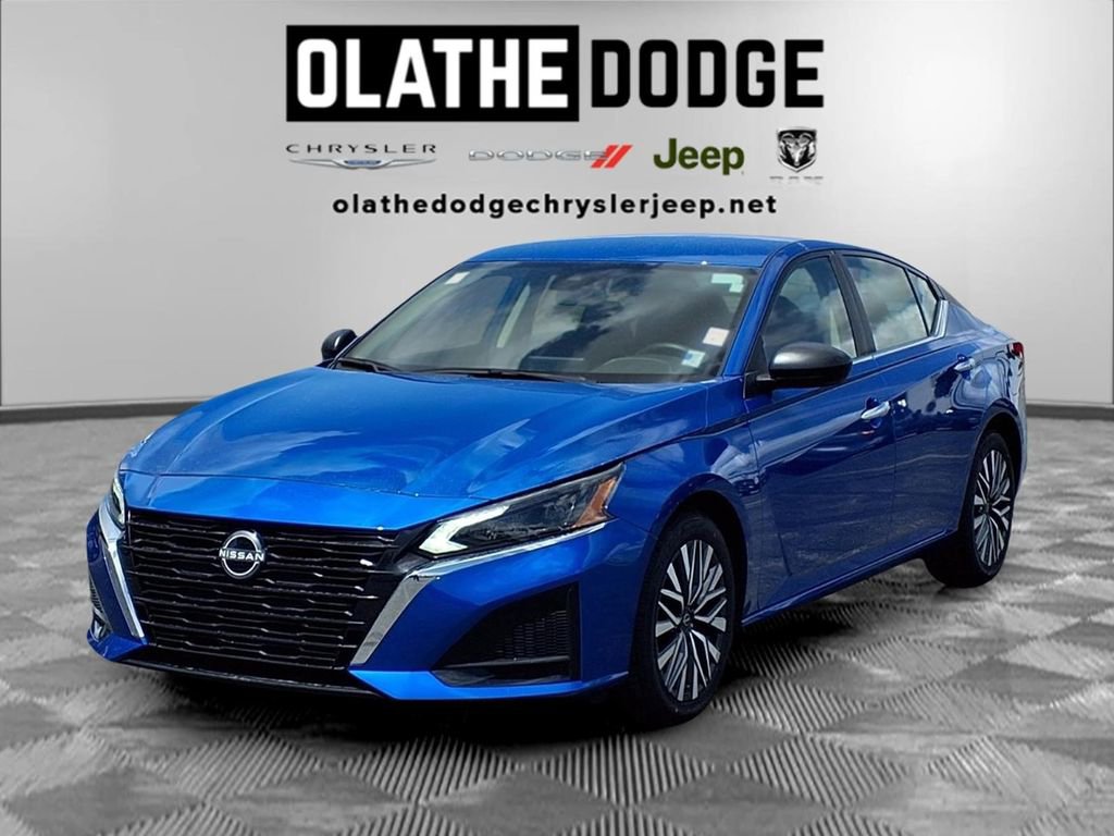 Used 2025 Nissan Altima 2.5 SV FWD image 1
