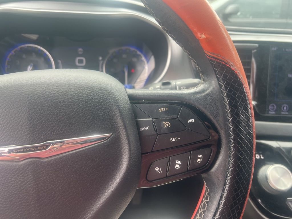 Used 2019 Chrysler Pacifica Touring Plus w/ Advanced Safetytec Group FWD image 4