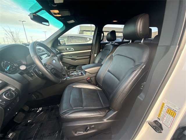 Used 2017 Ford Explorer XLT w/ Equipment Group 202A image 11