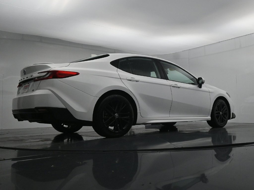 Used 2025 Toyota Camry SE AWD/4WD image 37